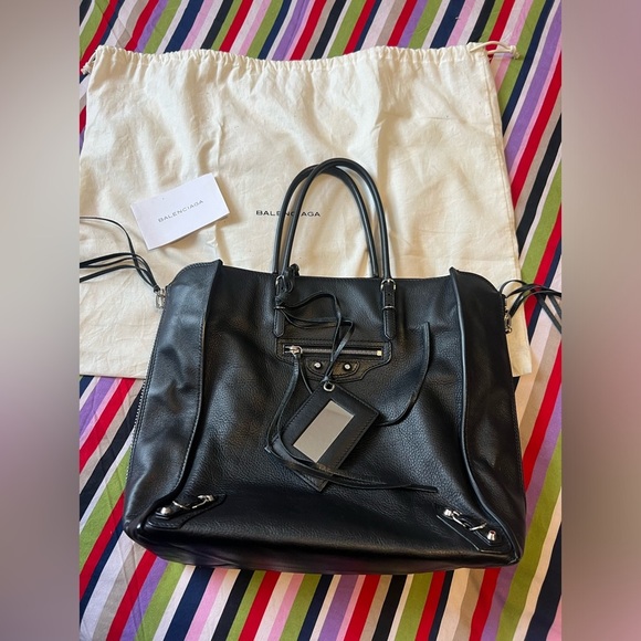 Balenciaga A5 Zip Around Tote - Picture 9 of 12
